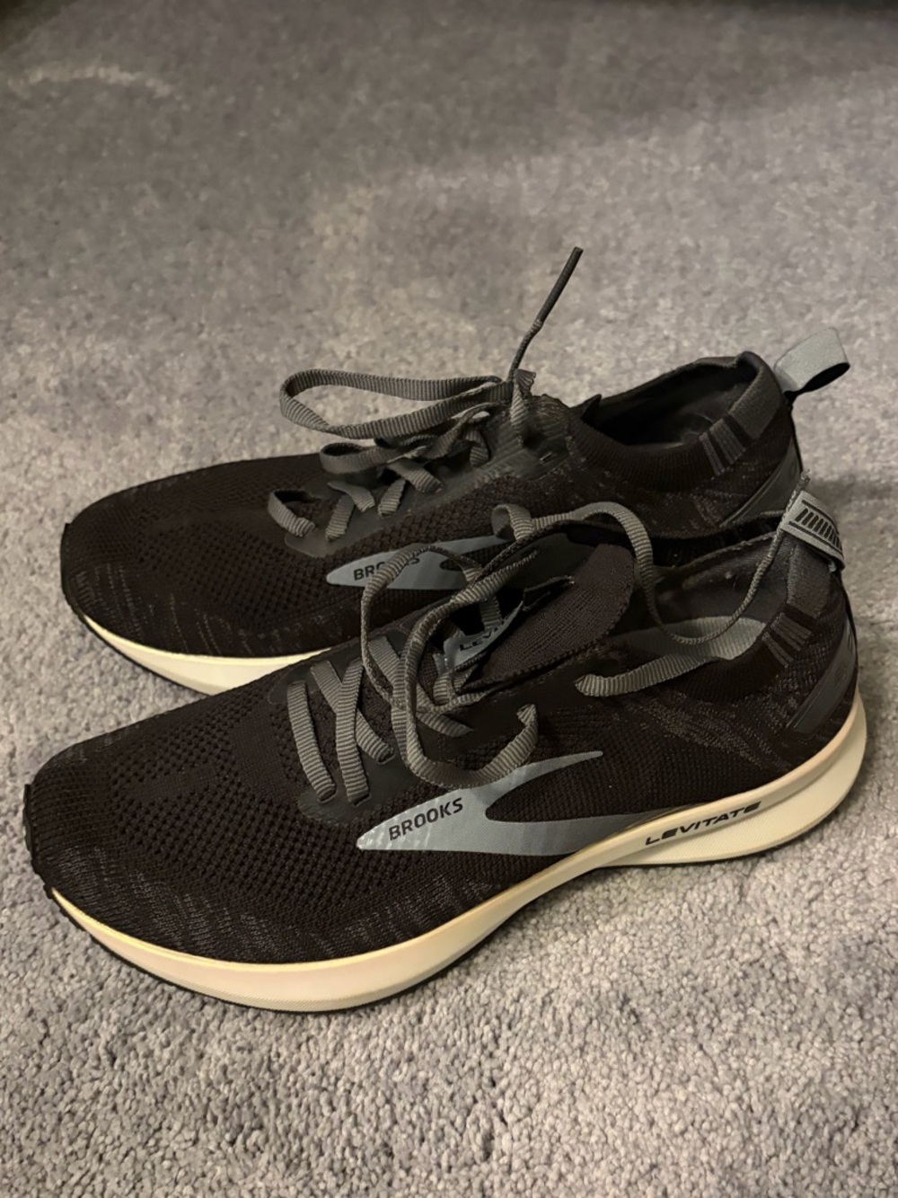 Brooks Levitate women’s Running Shoes - Black/Gray